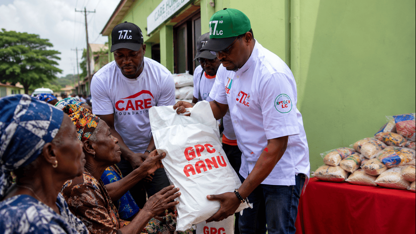 Actor Yomi Fash Shares APC-Branded Bread and Food Items in Lagos