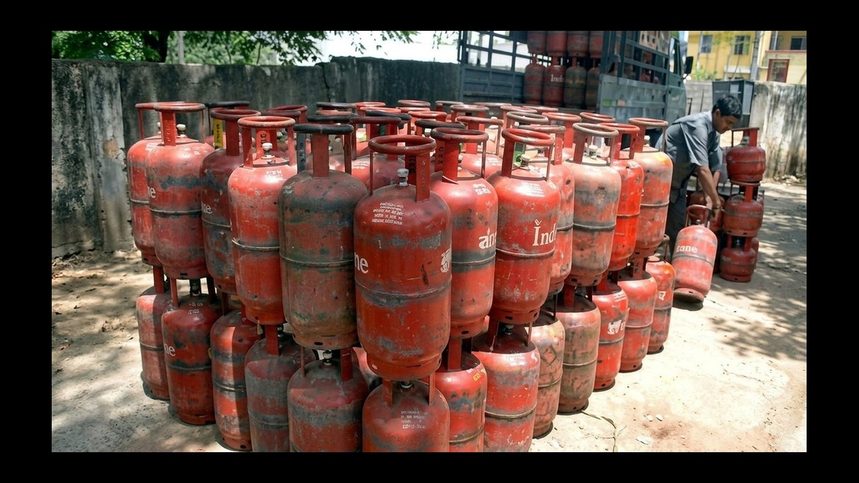 Cooking Gas Prices Surge 8.3% to N1,300/kg, Hit Millions of Households