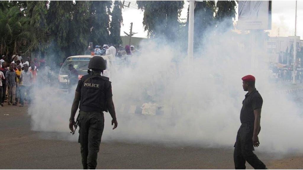#EndSARS Memorial: Nigerians React as Police Teargas Rhodes-Vivour, Funso Doherty, at Lekki 2 #EndSARS Memorial: Nigerians React as Police Teargas Rhodes-Vivour, Funso Doherty, at Lekki
