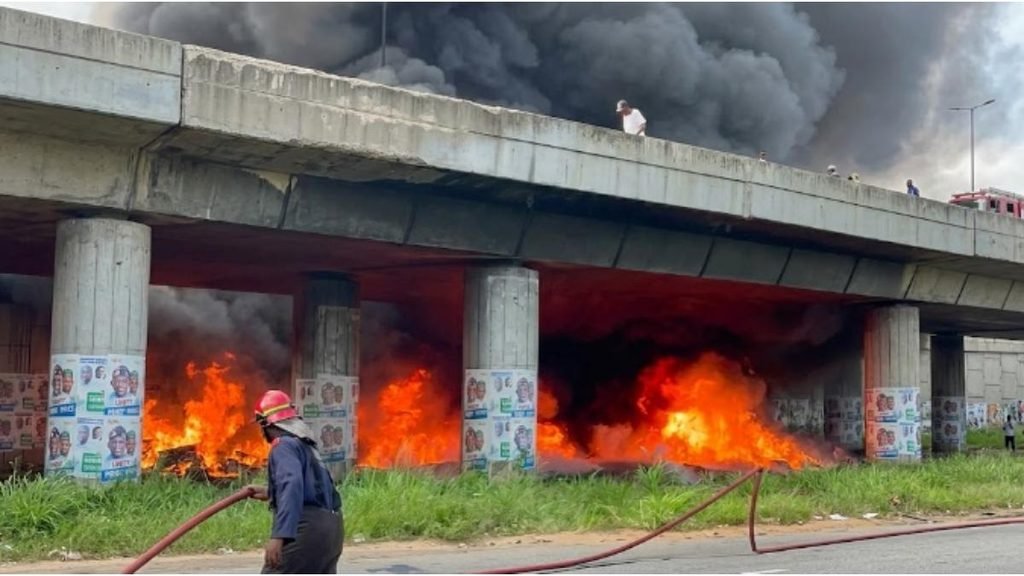 Happening Now: Tanker Catches Fire Under Otedola Bridge, LASEMA Deploys Tiger Team 2 Happening Now: Tanker Catches Fire Under Otedola Bridge, LASEMA Deploys Tiger Team