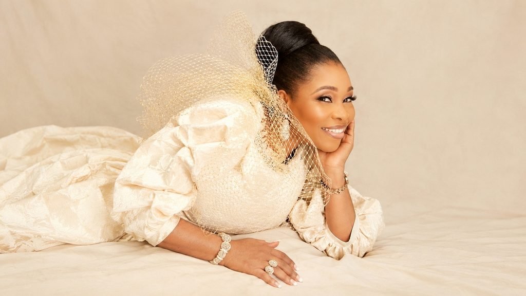 Moment Ifá Worshippers Drag Tope Alabi Over Her Comments