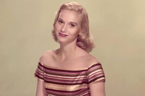 Eva Marie Saint, Oscar Winner for 'On the Waterfront', Dies at 102